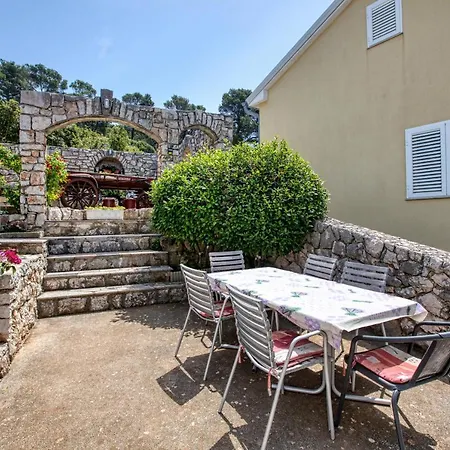 Guest house Apartments And Rooms By The Sea Tisno, Murter - 5128