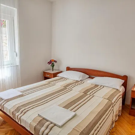 Guest house Apartments And Rooms By The Sea Tisno, Murter - 5128 3*