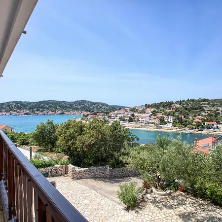 Guest house Apartments And Rooms By The Sea Tisno, Murter - 5128