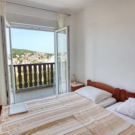 Apartments And Rooms By The Sea Tisno, Murter - 5128 Guest house
