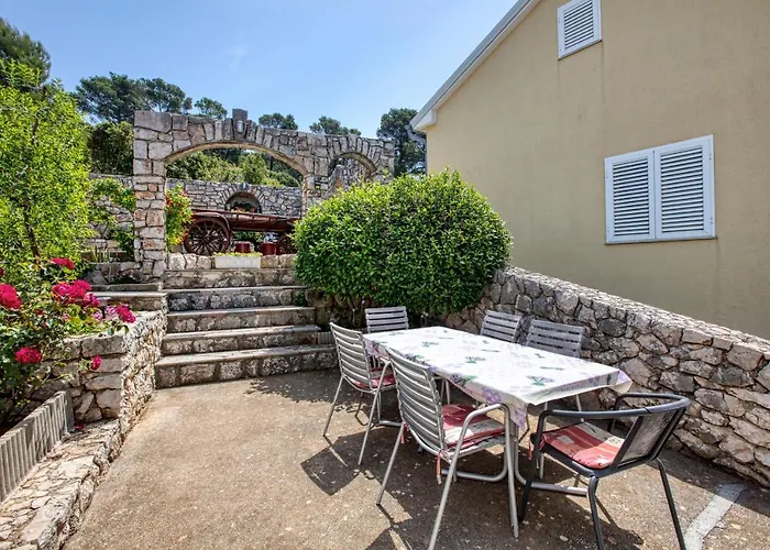 Guest house Apartments And Rooms By The Sea Tisno, Murter - 5128