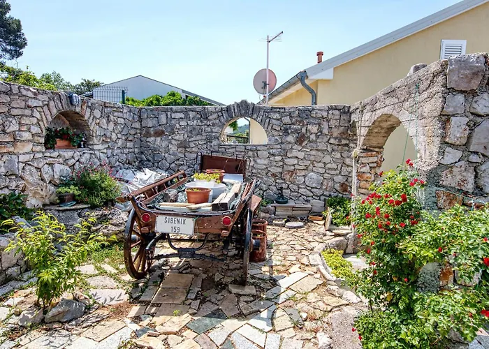 Guest house Apartments And Rooms By The Sea Tisno, Murter - 5128